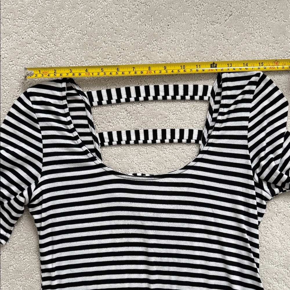 Black and White Striped Dress feels like - Picture 5 of 8